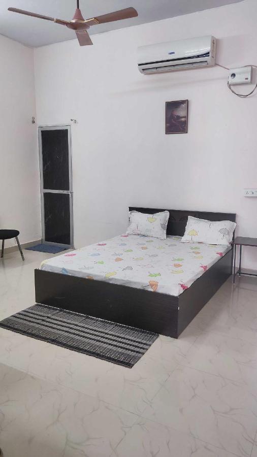 Oyo Lord Buddha Guest House Gorakhpur Exterior photo